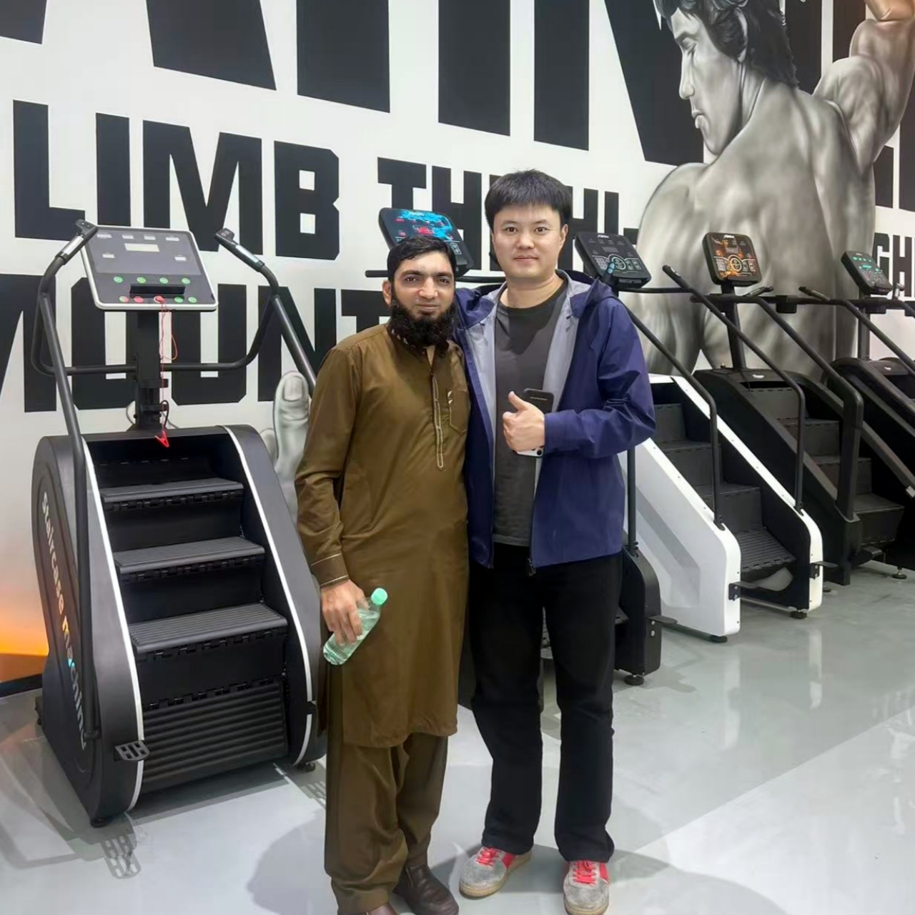 yingruis Fitness Equipment Technology Co., Ltd. concluiu com sucesso o pedido de 30 esteiras curvas para clientes paquistaneses